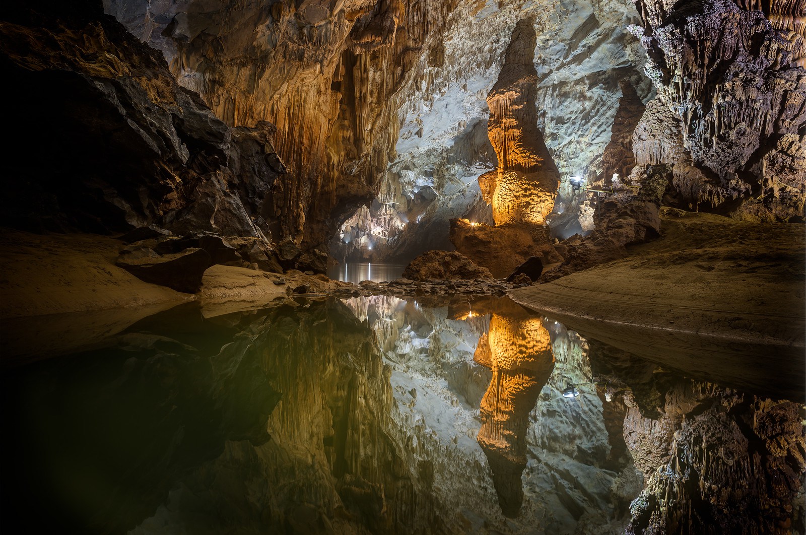  Phong Nha Cave